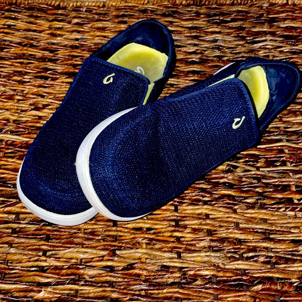 Olukia slides with foldable heal